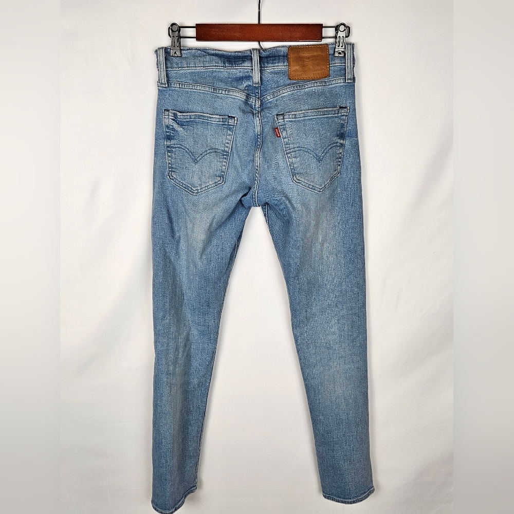 Levi's Men 512 light Blue Skinny Jeans with Classic Indigo Hue